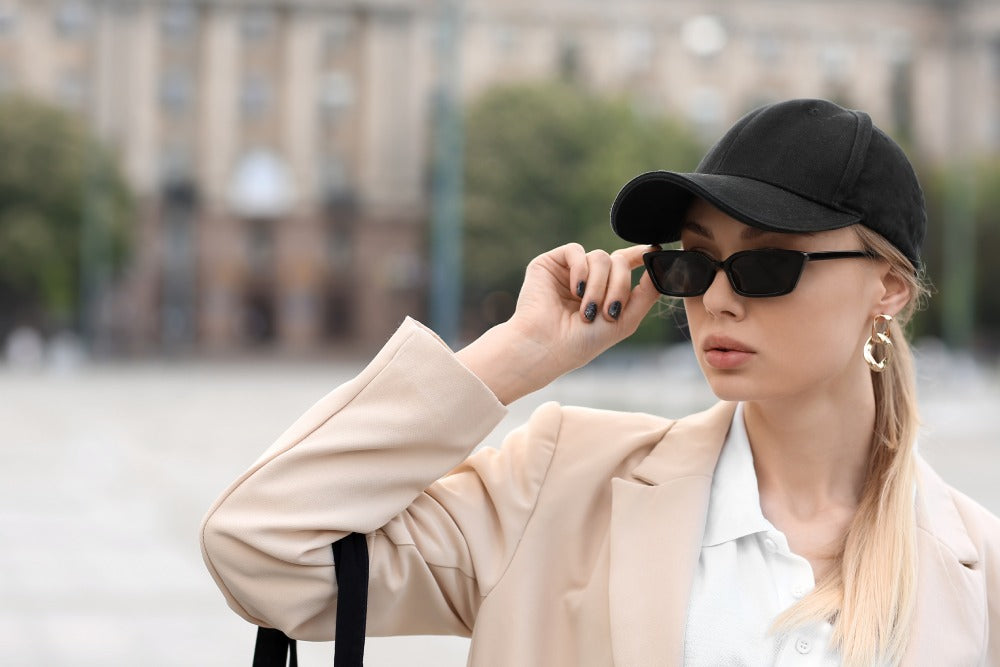 Young woman wearing a baseball cap