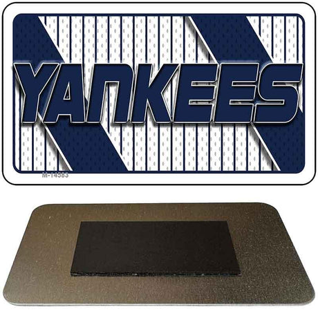 YANKEES Graphic Novelty Metal Magnet M-14583 3.5" x 2" Magnet (M)